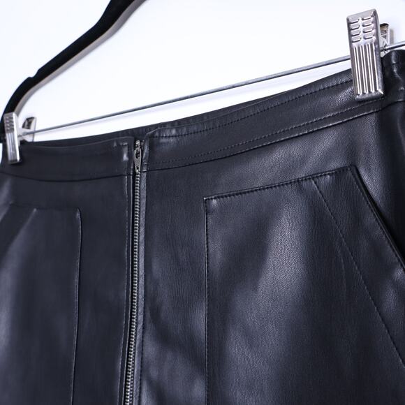 FREE PEOPLE NEW Maya Mod Vegan Mini Skirt Black Leather Front Zip Women's 6 - Picture 4 of 11